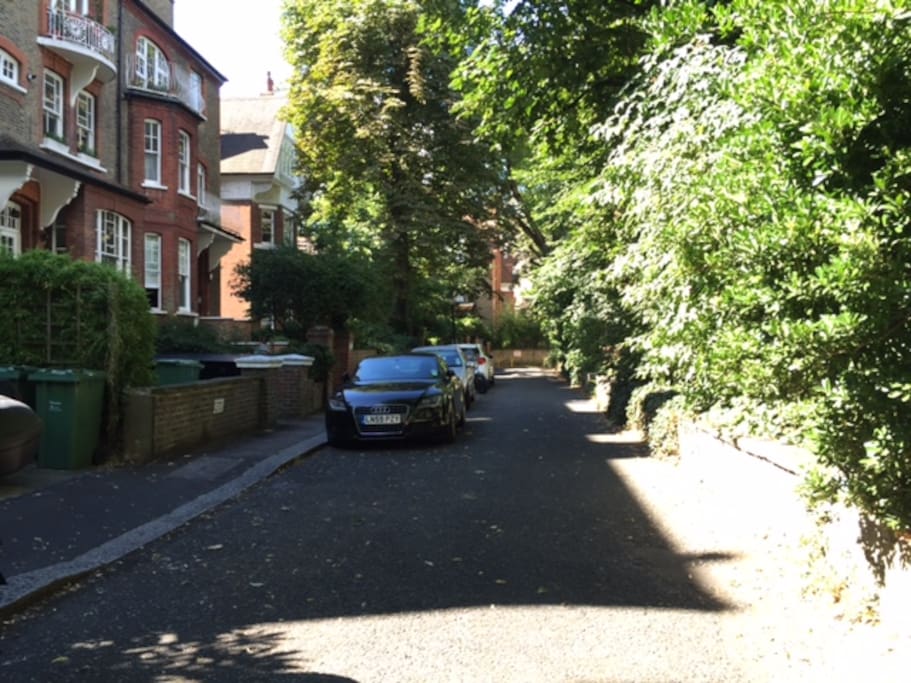 chalcot gardens: a private leafy road