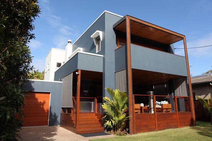 Aloha from Moffat Beach gallery image 2