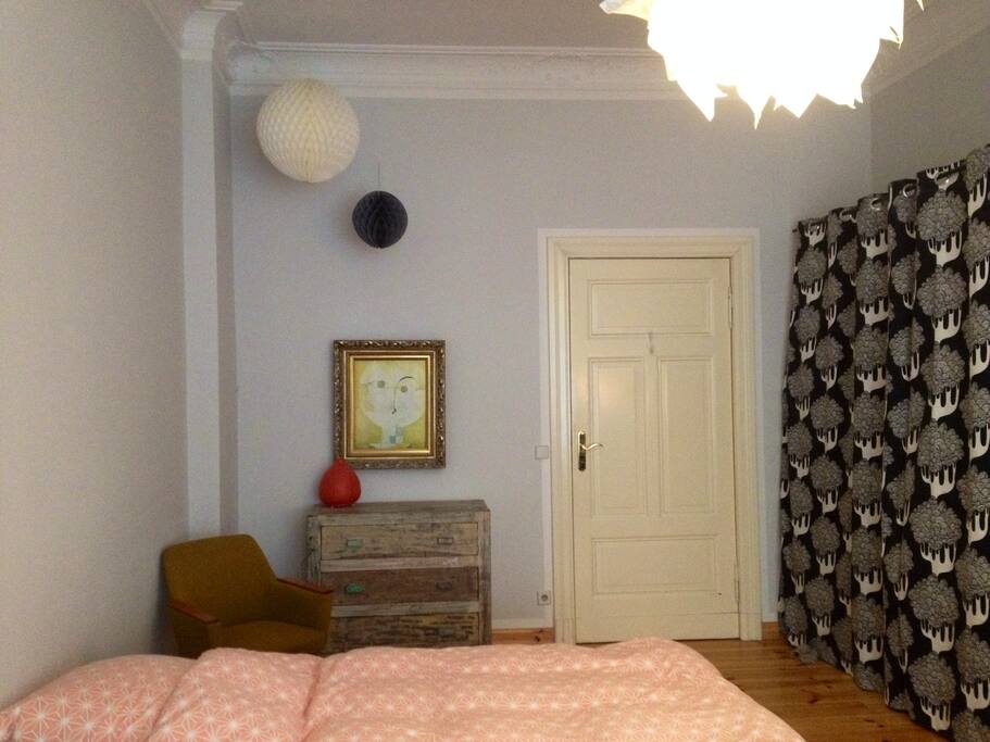 Schlafzimmer 1
