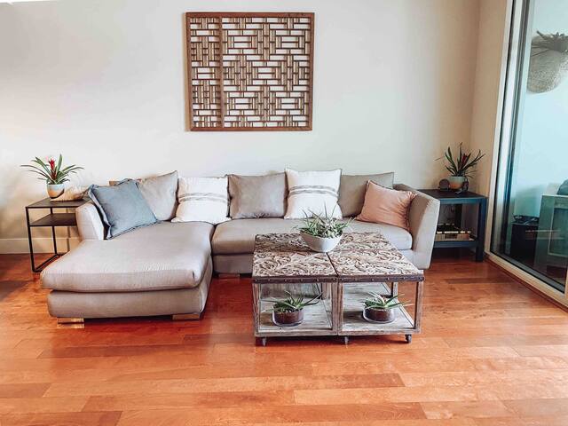 The Penthouse modern luxury in Waikiki gallery image 4