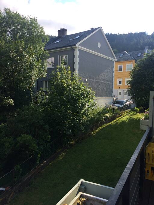Utsikt fra 17m2 terrasse