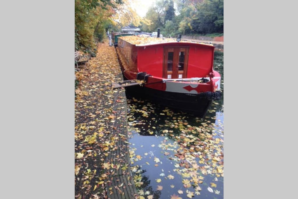 Private towpath to Galatée