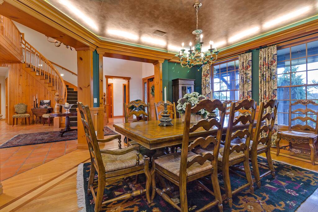 Formal Dining