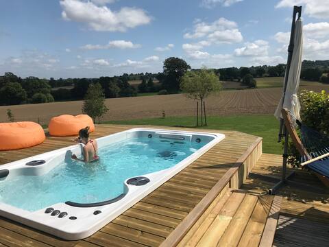 Private spa at 36°C in the heart of the Normandy bocage