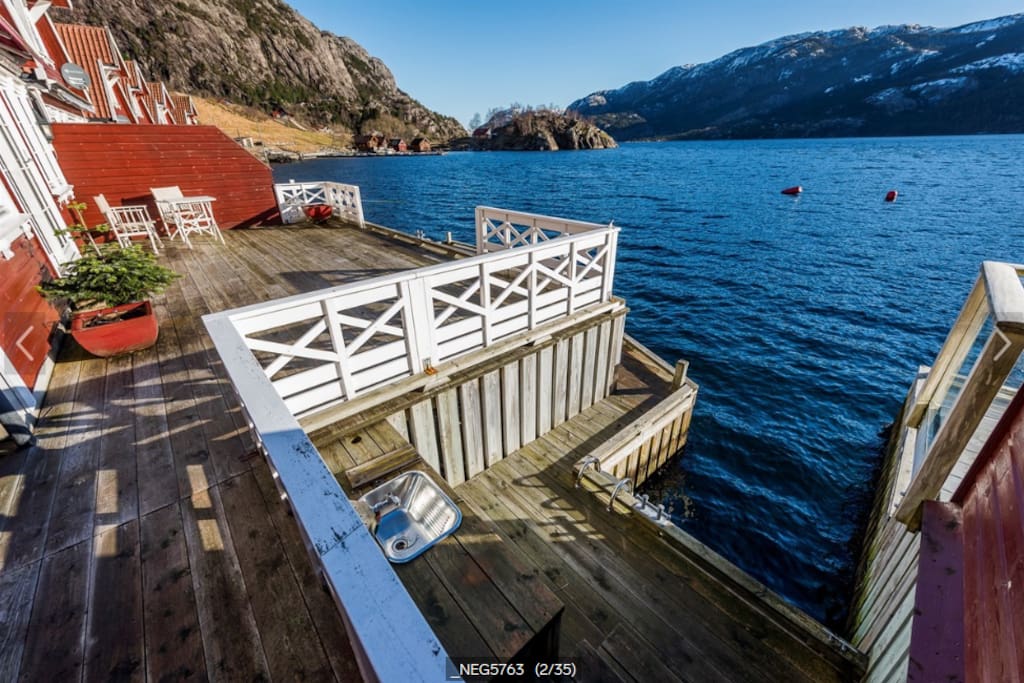 Sun deck fish cleaning station
