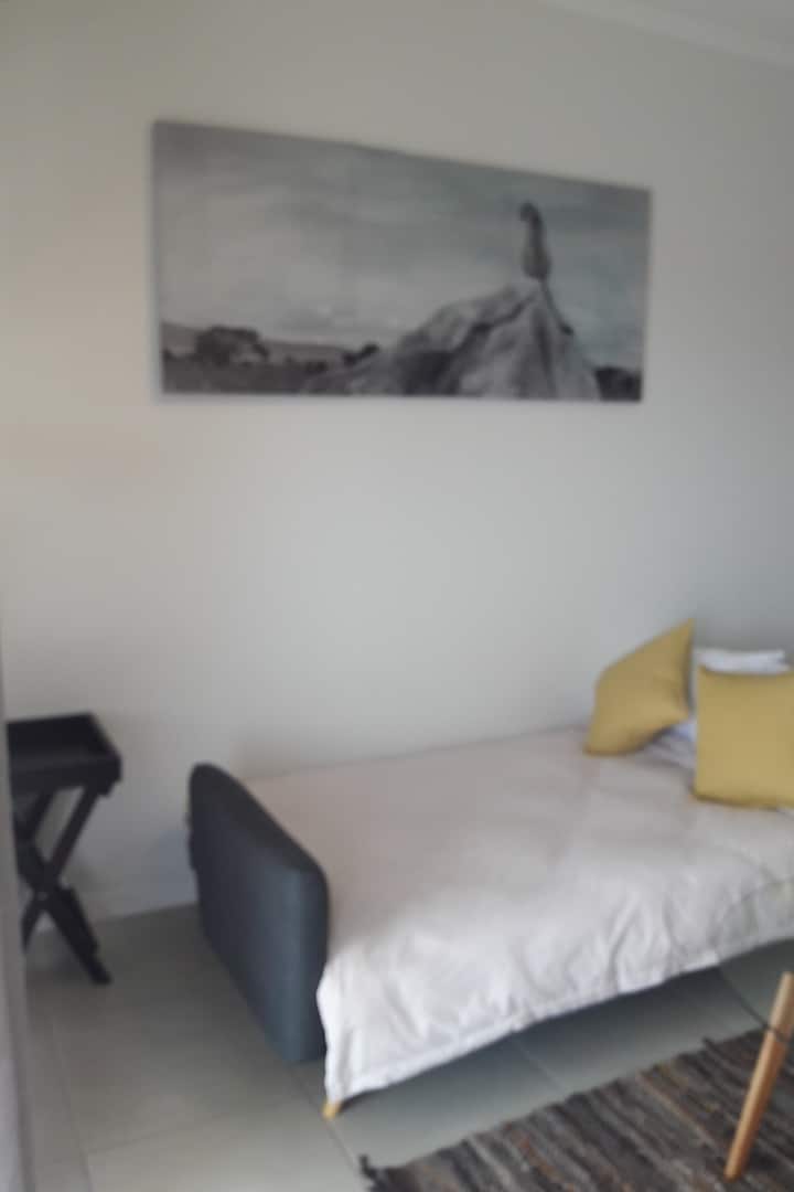 Executive Apartment, Safe,  UncapWifi, Good Value.