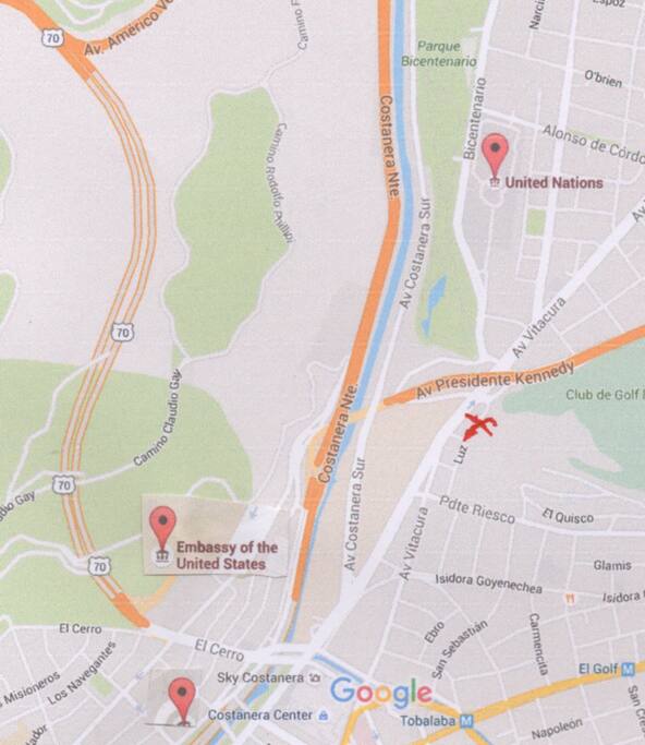 At your finger tips in the center of Sanhattan - UN, ALBA, Entel, Embassies, Costanera Mall, 70 hectare park, restaurants, food shops, hospitals and public transport 15 minutes from center city.