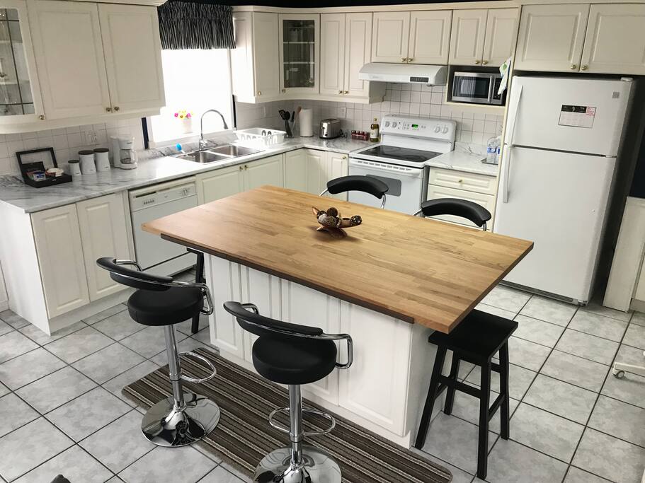 Full kitchen