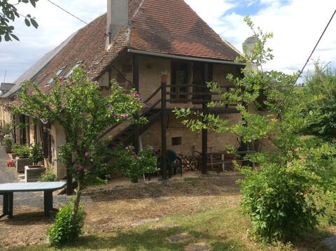 Peaceful country gite, with pool for 2 to 8 people