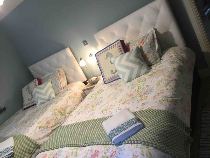 Საძინებელი 3 2 დიდი კომფორტული ერთადგილიანი საწოლი