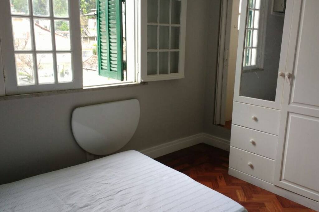 Vista geral do quarto