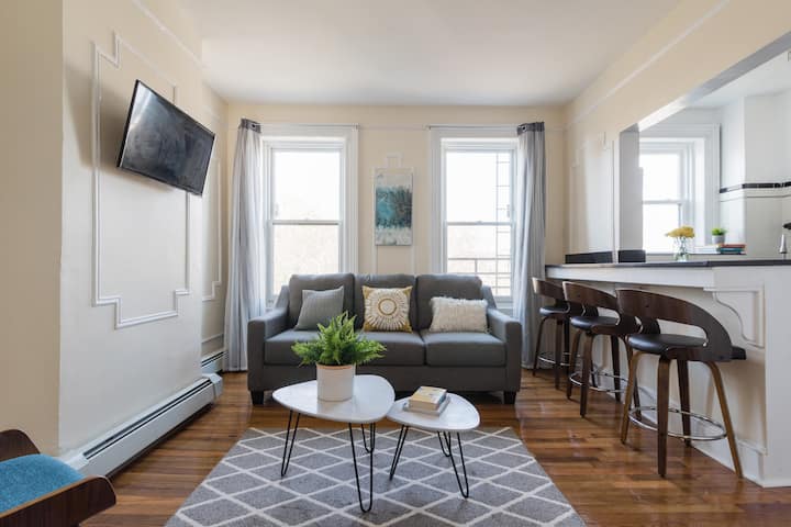 Minutes To Nyc- Classic Brownstone  | Free Parking - New York