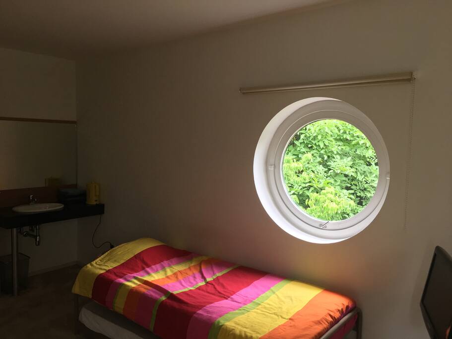 De kamer vanuit het zuid-oosten.