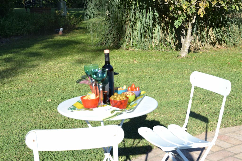 Poolside aperitif - Aperitivo a bordo piscina