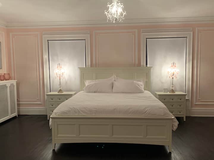 غرفة نوم #1 
الغرفة الوردية 