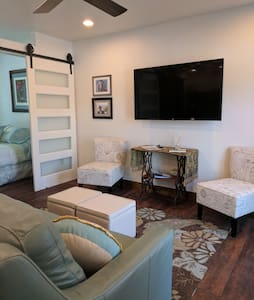 Germantown Carriage House w/garage