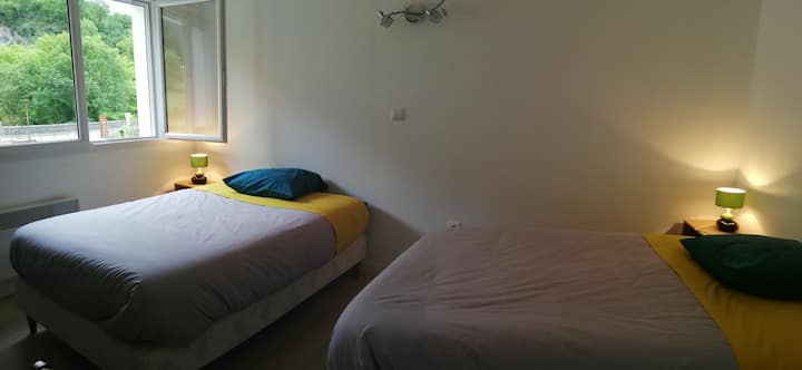 غرفة نوم بسريرين 120/190