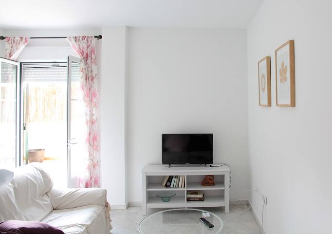 Bright and quiet, terrace, wifi garage A / C