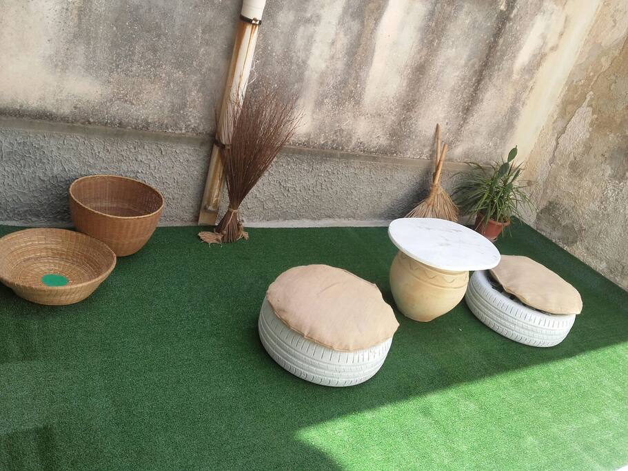 angolo cortile davanti cucina