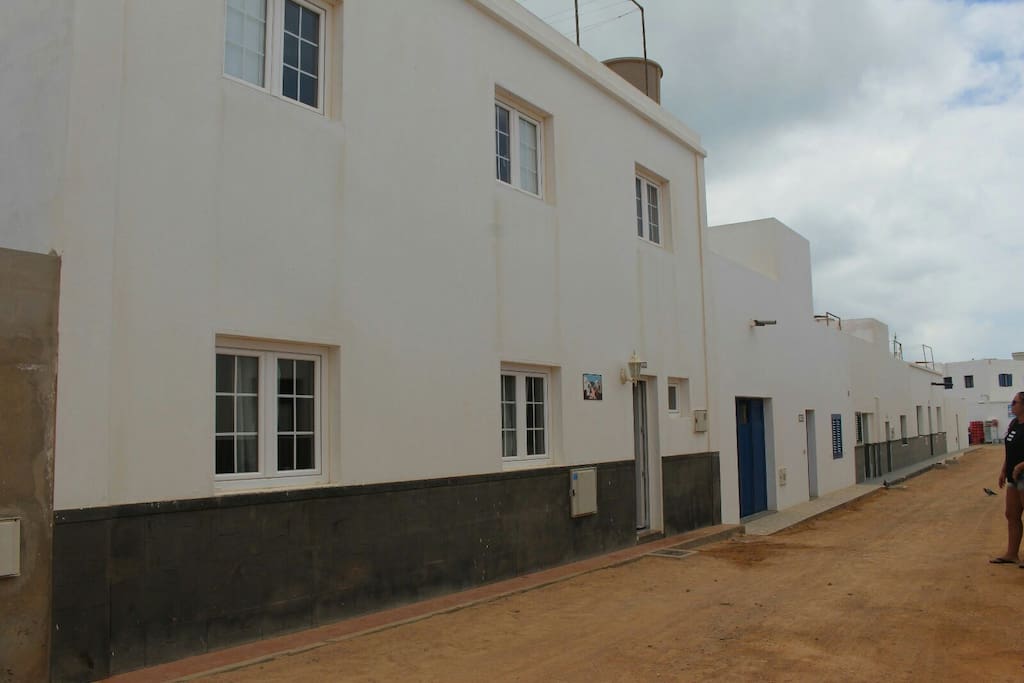 FRONTI DE CASA ARMANDO.