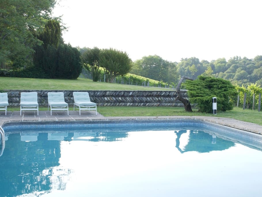 The Manor House Apartment - guests have use of the shared outdoor pool (May - October)