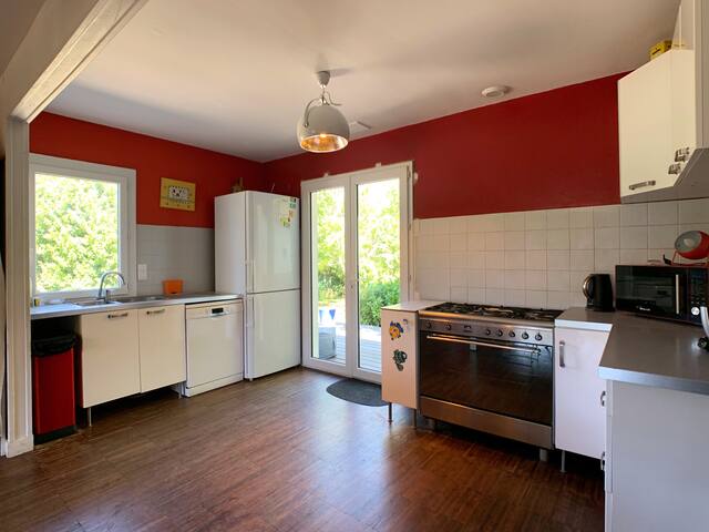 Large cottage with swim. pool, Bordeaux-south, 12p gallery image 3