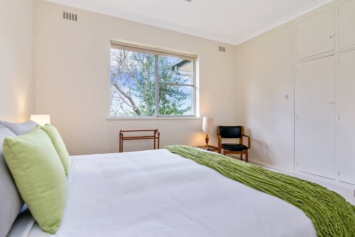 Ete bedroom - King bed