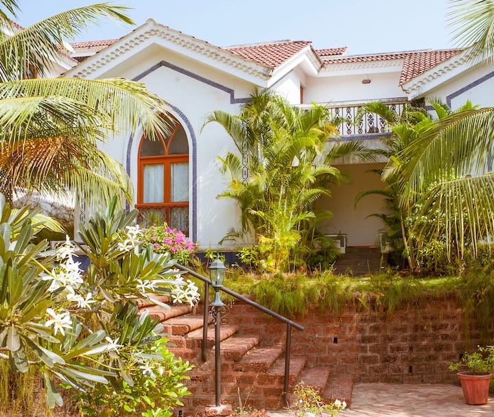 Poolside Villa In Gated Community, Near Baga - Anjuna