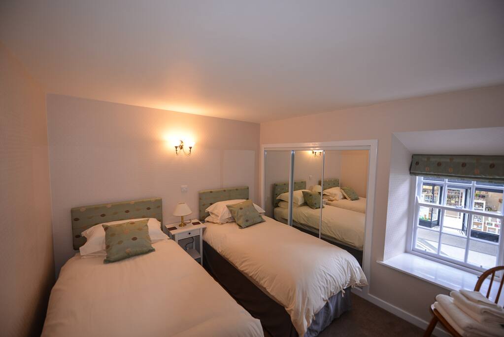 This can be twins or super king beds
