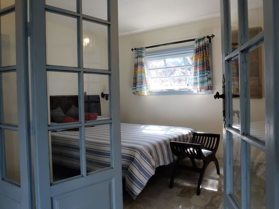 dormitorio con cama 150x200