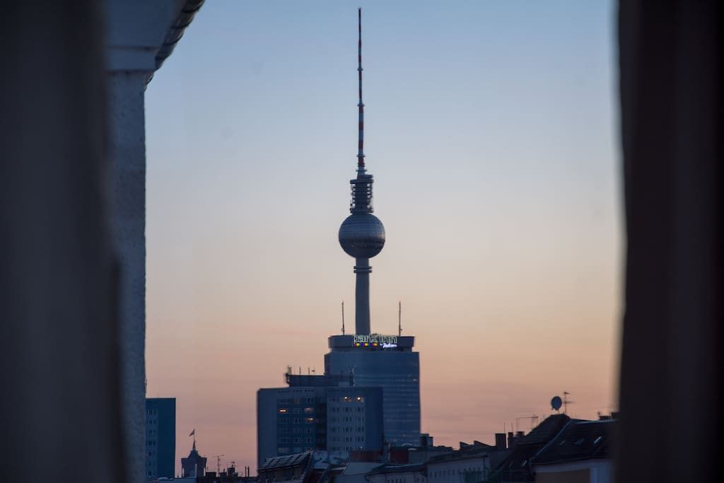 Wohnzimmer: Realer Ausblick // living room with a view