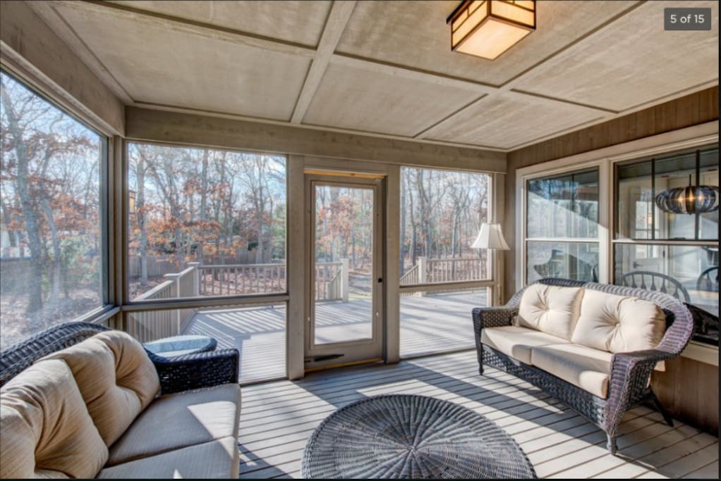 Screened in porch