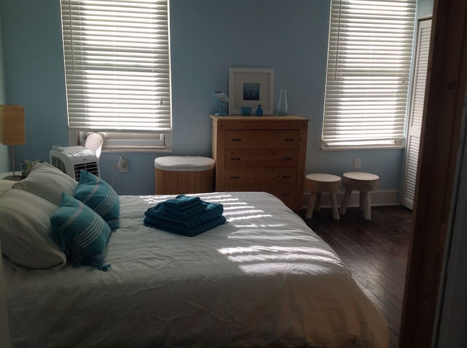 3rd bedroom with queen bed