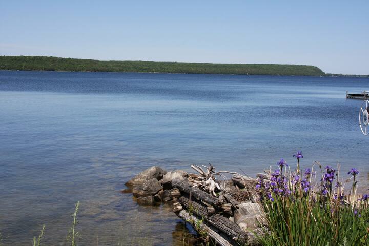 Sturgeon Bay Waterfront Cottage