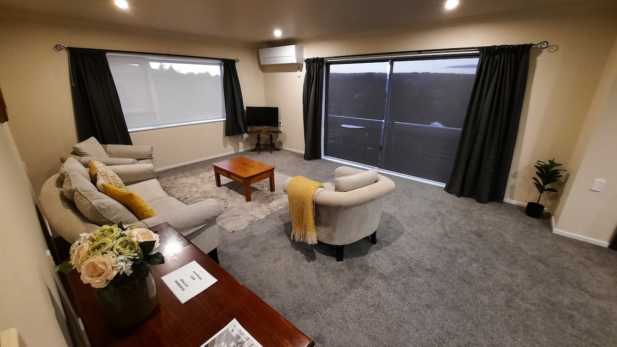 Top performing Airbnb: Riverbank Cottage - Taupo cosy awesome river views in Waikato