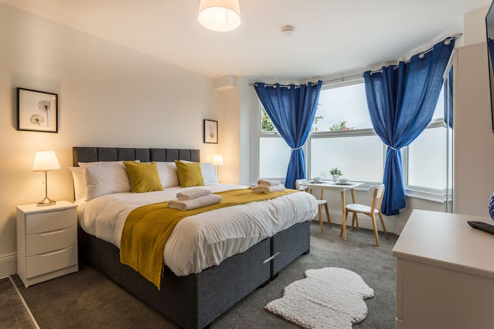 ⭐ Centrally Located Studio Apt | Relax & Unwind ⭐