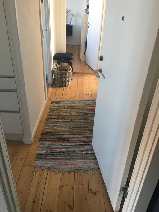 Entrance with access to all rooms