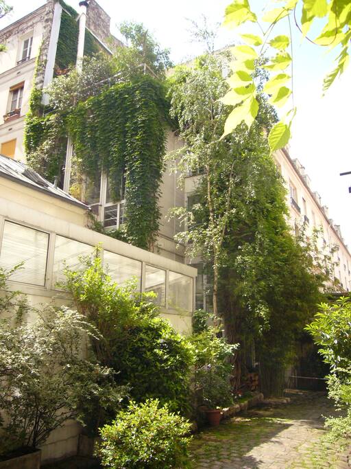 Cachée dans la verdure