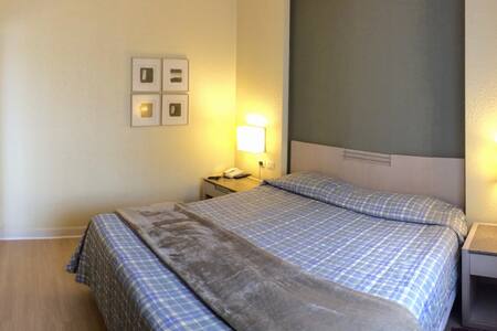 COZY flat @ great location, wifi, gym and garage!