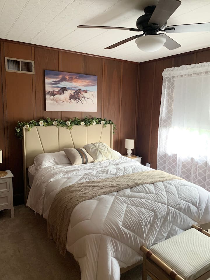 Bedroom with queen bed and closet 