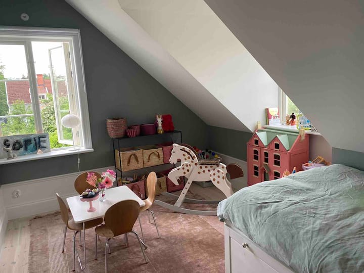 Dhoma e gjumit katër, krevat tek (105x180cm)