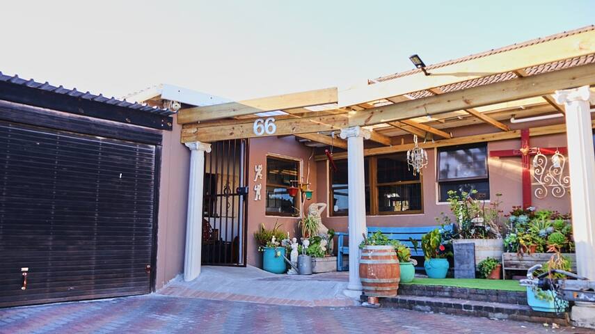 Vacay Van Der Style #Poolhouse gallery image 5