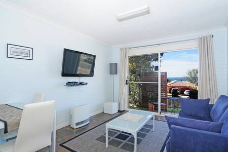 Bay View Apartment, a lovely place and water views