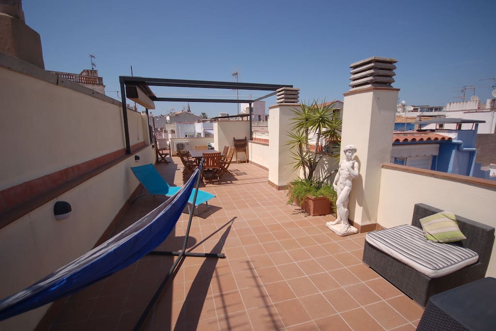Private upper sun deck not overlooked