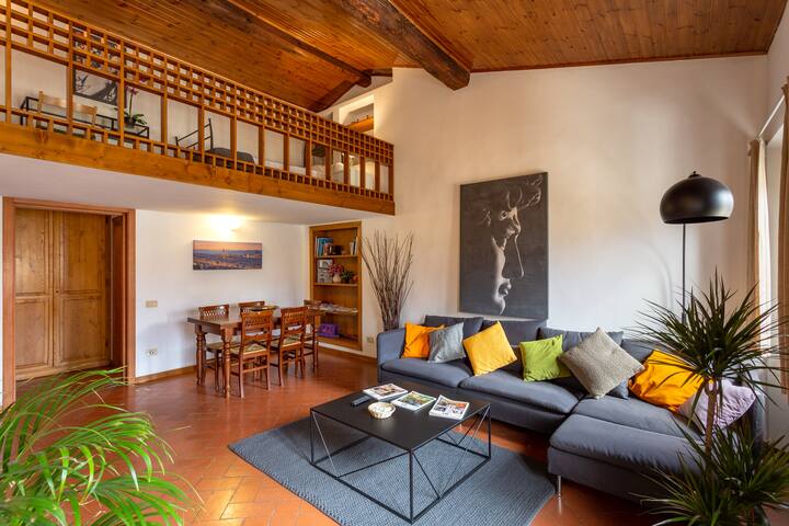 Via Ricasoli apartment, next to Accademia gallery image 4