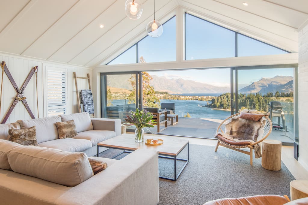 Bright & spacious lounge with views