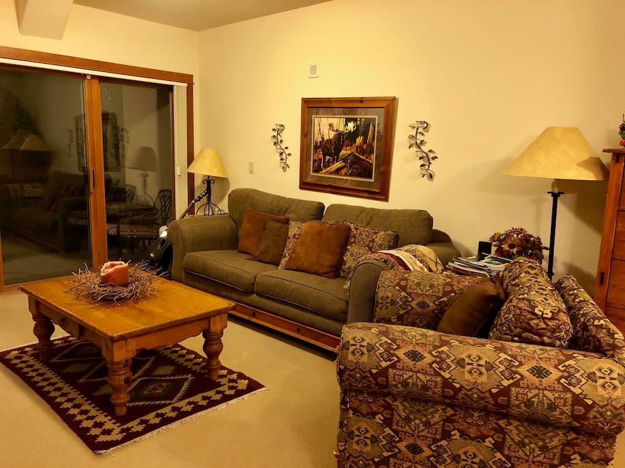 Living room with pullout