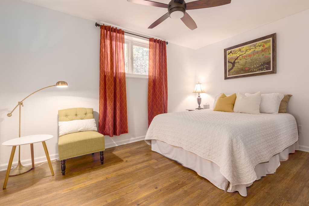 "This was a top notch and in a wonderfully comfortable and beautiful setting. The house was new and clean and very well accommodated for our stay. Corin herself was extremely hospitable, personal and very friendly. We will definitely be returning upon another visit to charming Chapel Hill!"