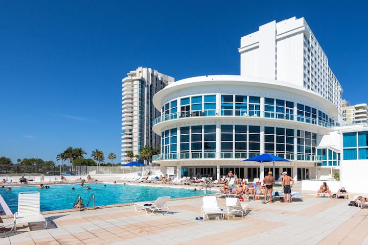 Modern Bayfront Studio At Castle Beach Club Hotels For In Modern Bayfront Studio At Castle Beach