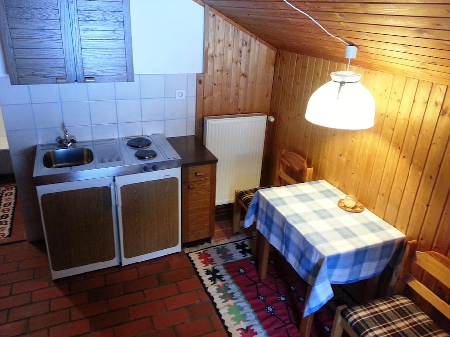 Kitchenet and Table